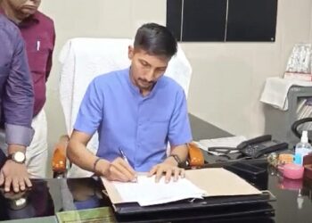 UP : अब नहीं लगाने पड़ेंगे तहसीलों के चक्कर, इस तरह घर बैठे मिलेगी पूरी जानकारी