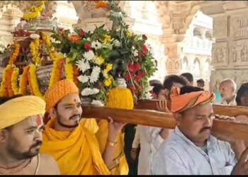 अयोध्या में निकली भव्य पालकी यात्रा